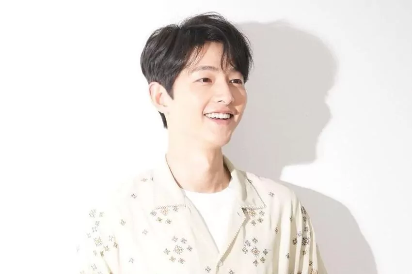 song joong ki's management confirms that he is 'currently seeing a woman'