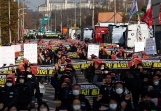 south korean protesting truckers say we are not your enemy