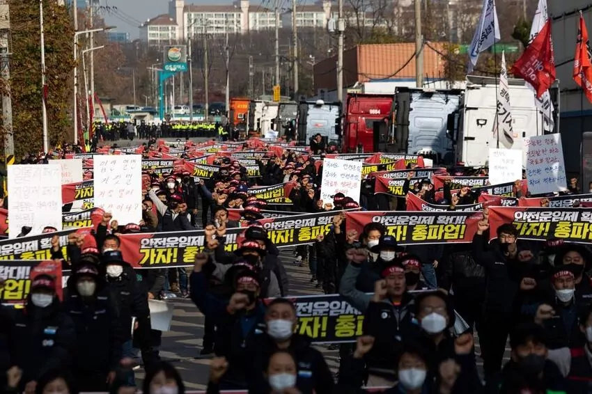 south korean protesting truckers say we are not your enemy