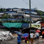 calls mount on malaysia to save 160 rohingya refugees at sea
