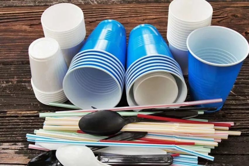 from 2026, the uae will ban single use plastic goods