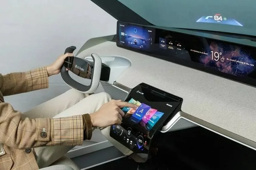 lg exhibits sound producing, flexible vehicle screens at ces 2023