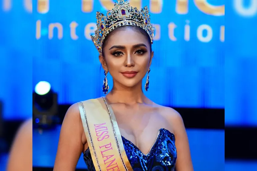 Maria Luisa Varela of the Philippines is crowned Miss Planet International