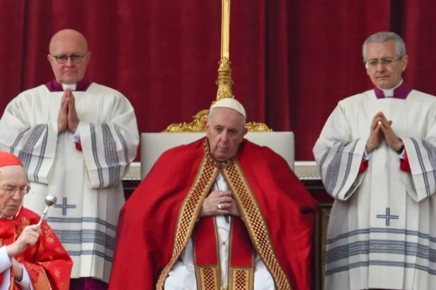 pope francis leads catholics in saying goodbye to former pope benedict