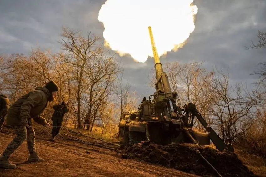 ukraine says its army resist russia in soledar fight