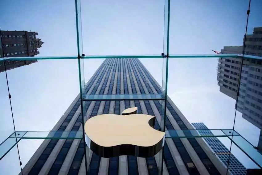 apple predicts another revenue decline and declares iphone production issues resolved