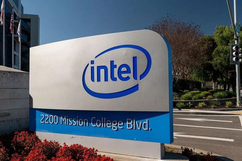 as the pc industry slumps, intel reduces employee and management pay