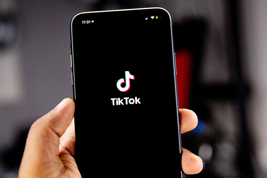 canadian privacy regulators investigate tiktok