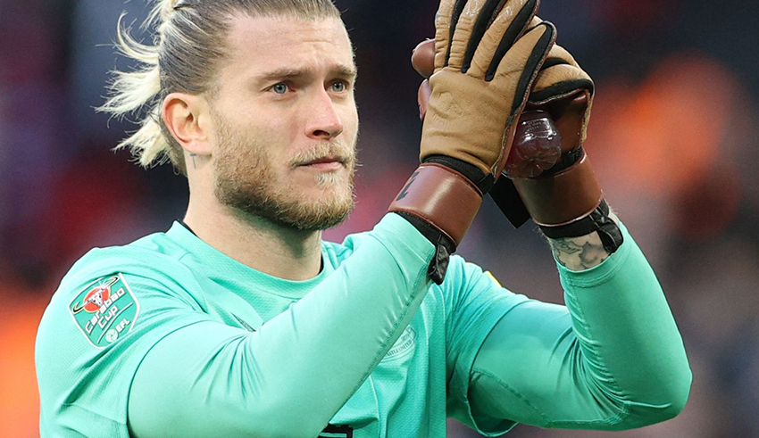 in newcastle's carabao cup final against manchester united, fans mock loris karius' gloves