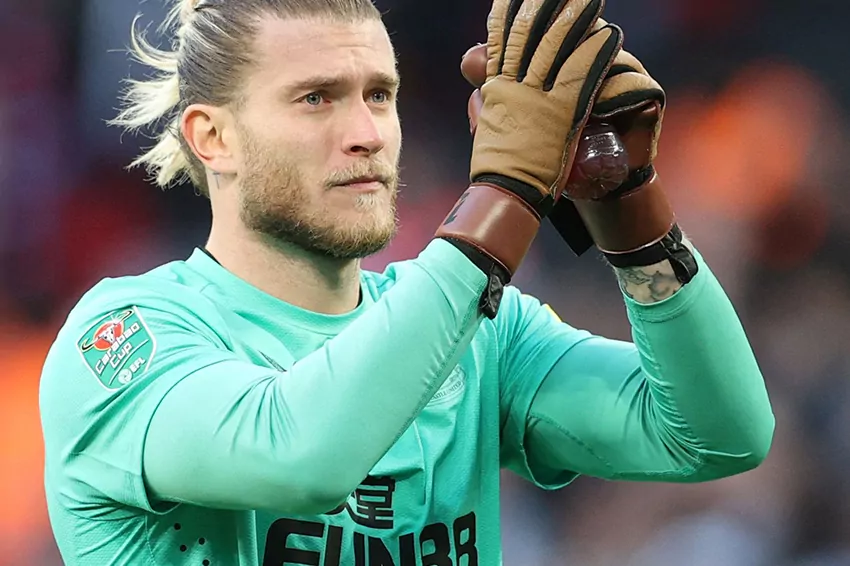 In Newcastle’s Carabao Cup final against Manchester United, fans mock Loris Karius’ gloves