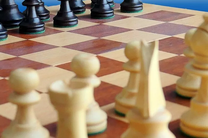 Karpov celebrates world title match in Manila