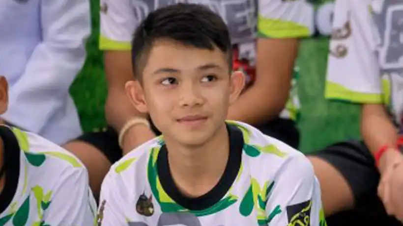 the 17 year old boy rescued from a thai cave when his football team was trapped has died
