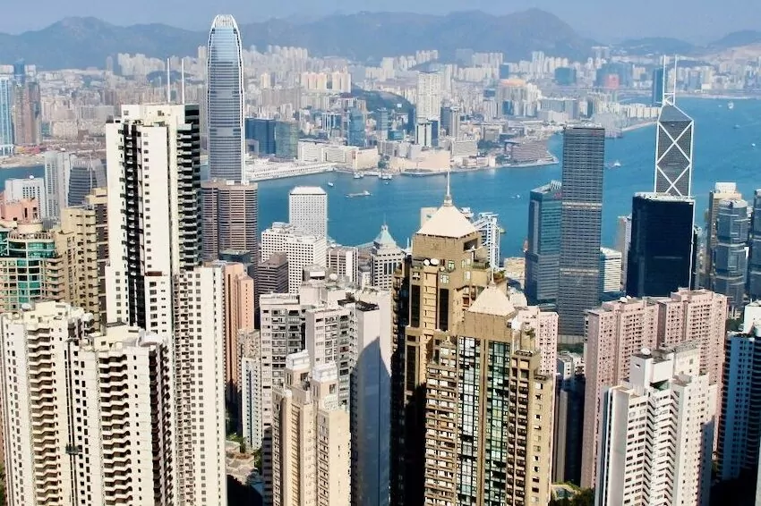 hong kong hasn't been replaced by singapore