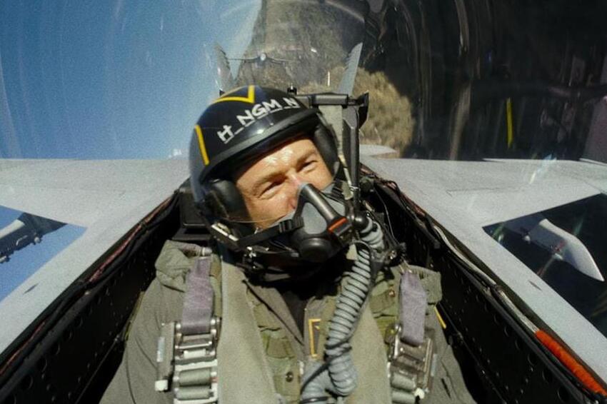 tom cruise pays a visit to the carrier for a screening of 'top gun maverick'