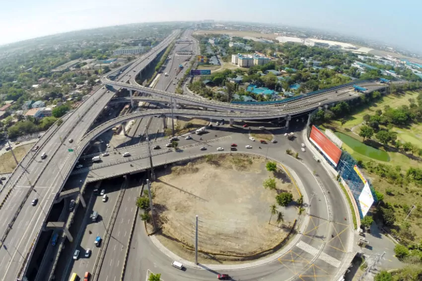 400,000 motorists benefits from toll free skyway during holy week in the philippines