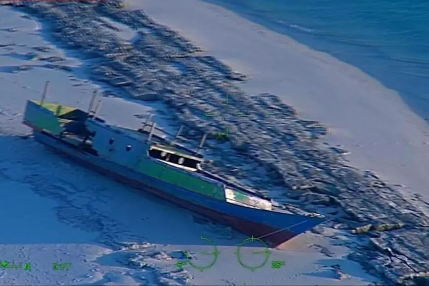 Australian Authorities Rescue 7 Stranded Indonesian Fishermen