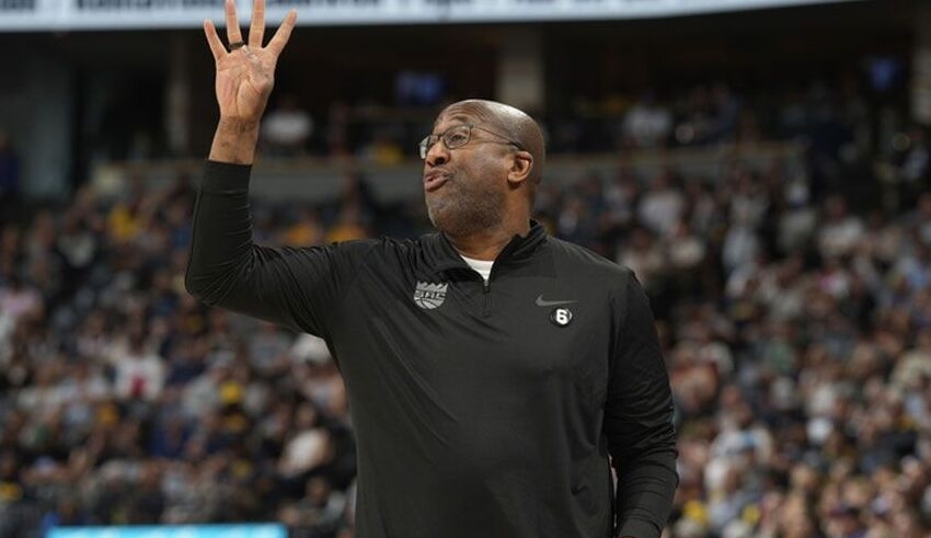 fans say sacramento kings' mike brown deserves nba coach of the year award