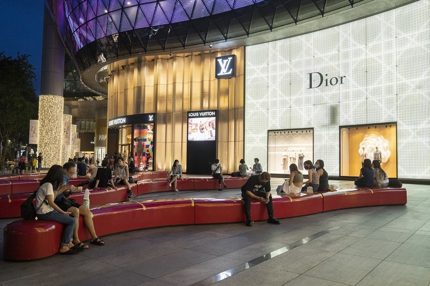 High-end Homes and Exotic Cars: Wealthy Chinese in Singapore’s Changing Investment Trends