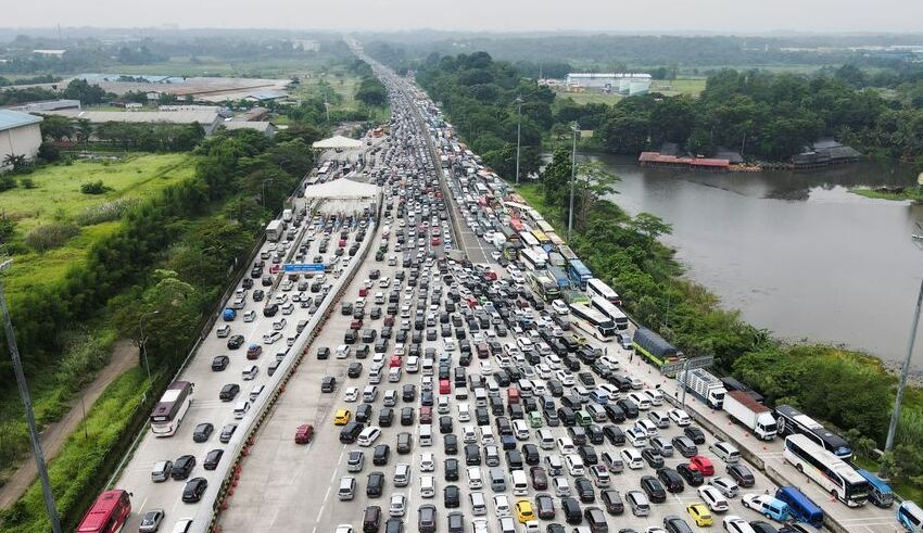 indonesia's mudik exodus sees over 123 million people travel for eid