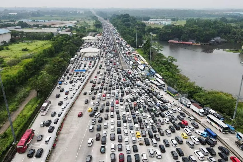 indonesia's mudik exodus sees over 123 million people travel for eid