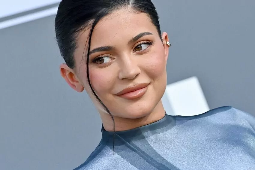 is kylie jenner dating timothée chalamet fans go wild over viral blind item