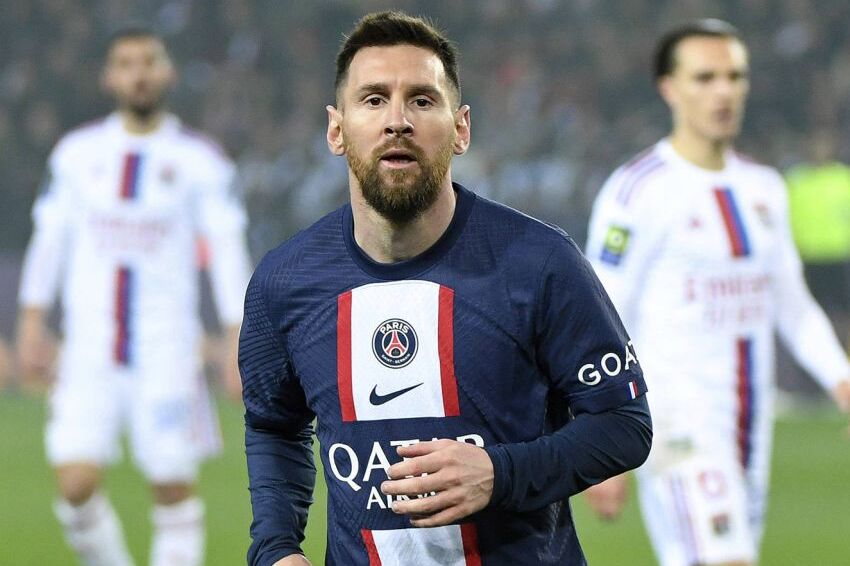 paris saint germain's season hits new lows, fans whistle lionel messi's name