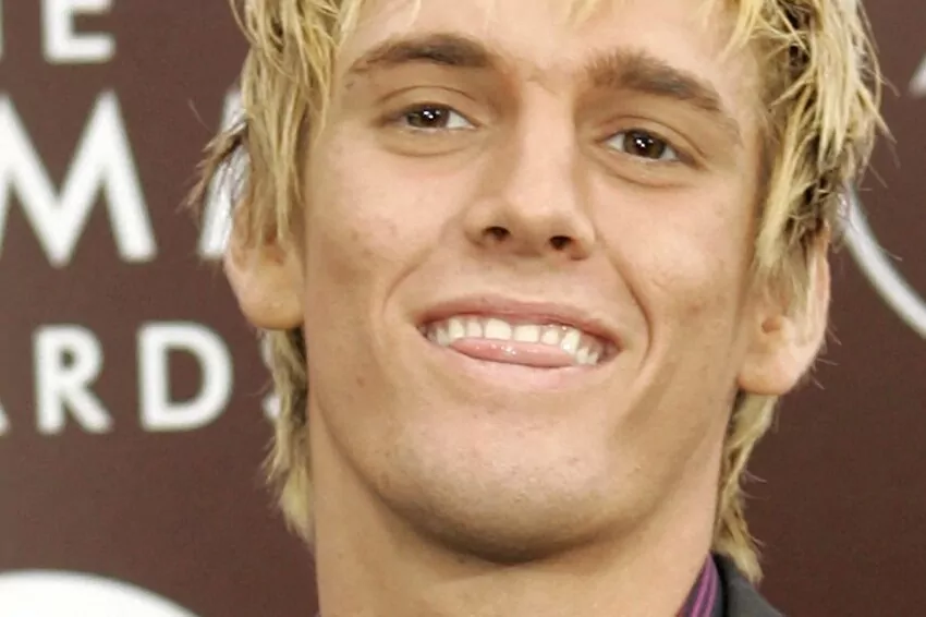 pop star aaron carter dies at 35 in tragic bathtub accident