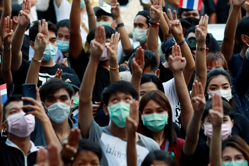 thailand's largest opposition party, pheu thai, under threat of dissolution