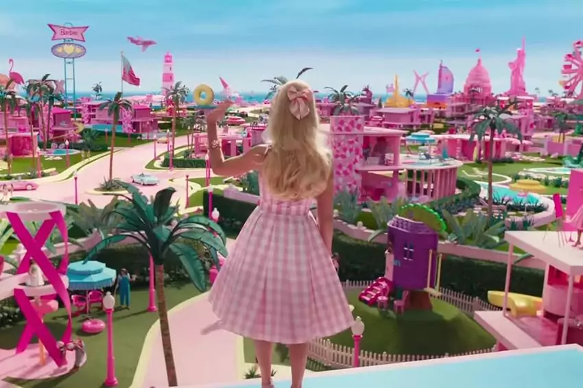 Twitter users embrace Barbie Land after seeing “Barbie” trailer