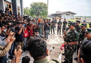 indonesian papua separatists threaten hostage execution to secure talks