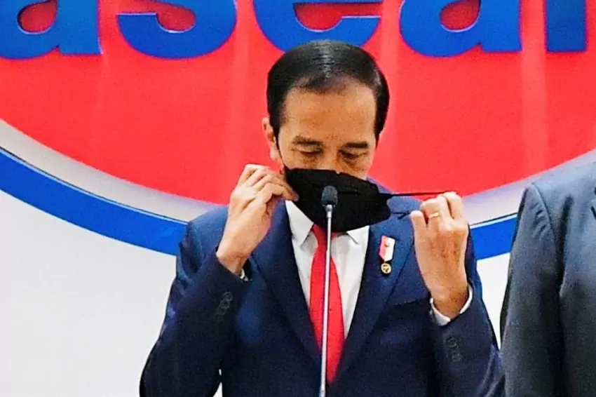 asean leaders' summit in jakarta aindonesian president joko widodo arranges his mask during a news conference after attending the asean leaders' summit in jakarta