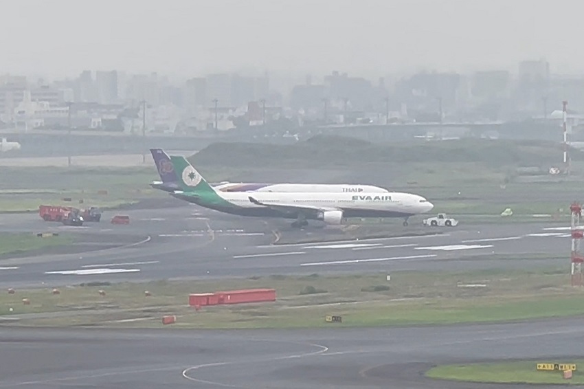 planes collide on ground at tokyo's haneda airport