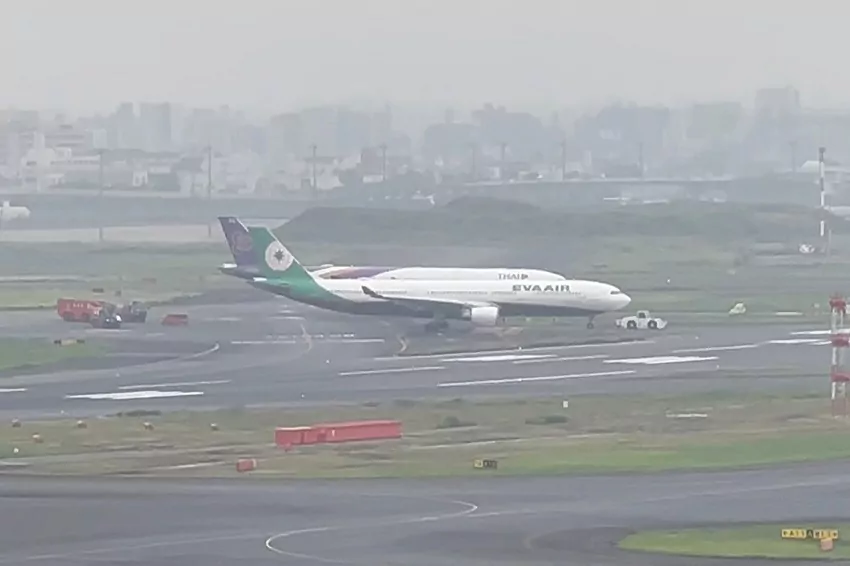 planes collide on ground at tokyo's haneda airport