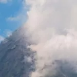 alert level 3 raised as mayon volcano shows signs of eruption