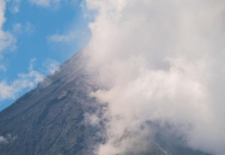 alert level 3 raised as mayon volcano shows signs of eruption