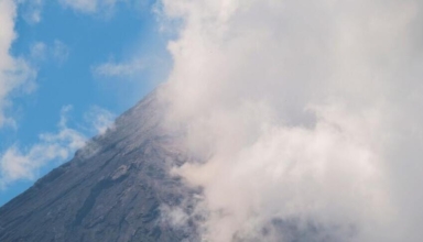 alert level 3 raised as mayon volcano shows signs of eruption