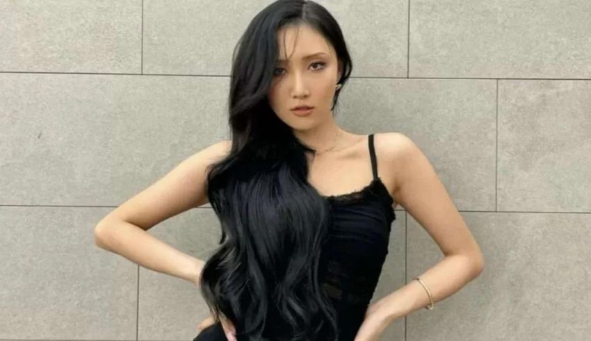 mamamoo’s hwasa was dating someone for 5 years; agency made brief response