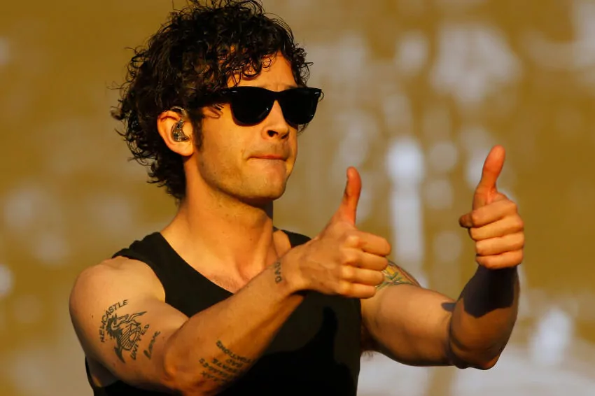 Matty Healy makes mistakes on stage, apologises to Taylor Swift