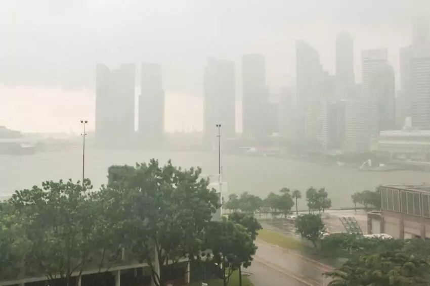 singapore responds to haze concerns, urges use of n95 masks and air purifiers