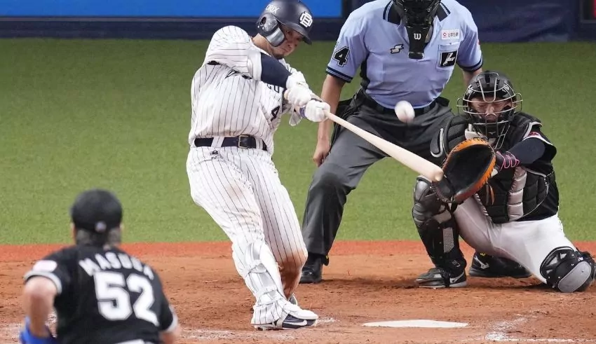 Tomoya Mori hits walk-off HR for Orix after Miyagi-Sasaki duel