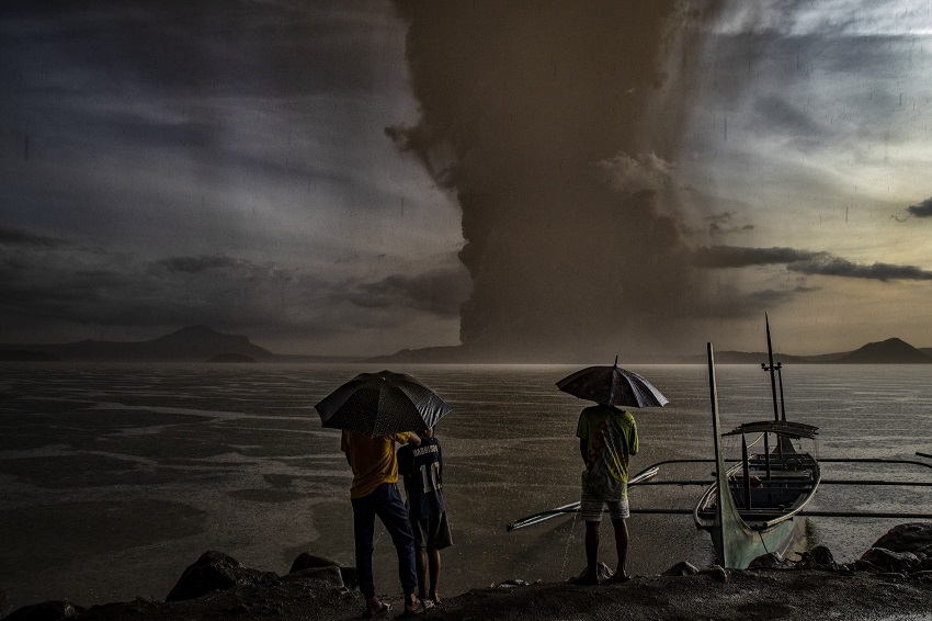 volcano storm rains worry people fleeing restless in philippine