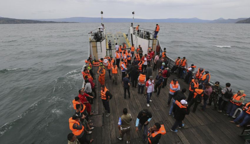 indonesia ferry sinking accident at least 15 killed, search continues for another 19