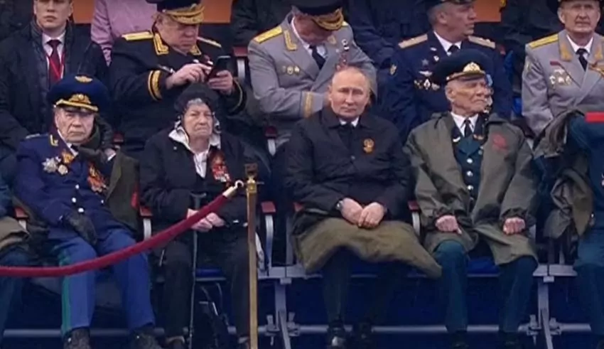 russia ukraine conflict putin appears in front of adoring crowds