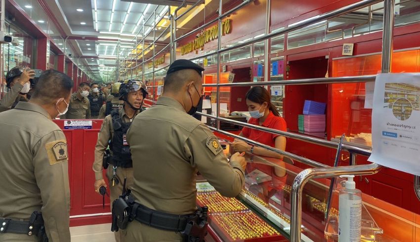thailand search underway for woman who robbed gold shop of 37 necklaces at gunpoint