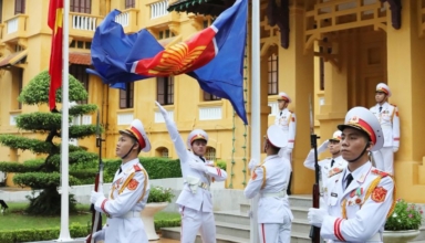 vietnam marks asean’s 56th anniversary with flag hoisting ceremony