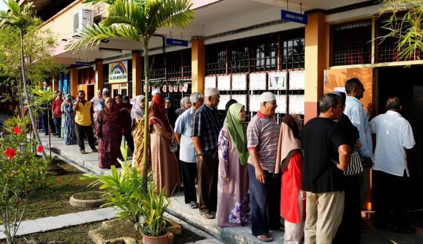 Malaysians working in Singapore cast ballots despite downpour