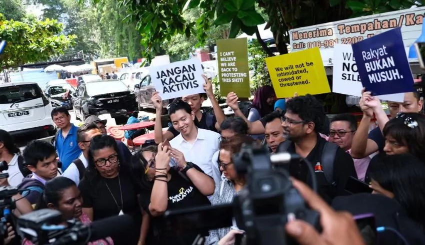protestors in malaysia are getting harassed where’s the police