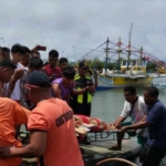 filipino fishermen killed by boat struck in south china sea