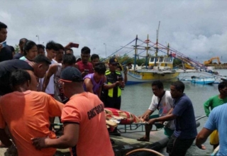 filipino fishermen killed by boat struck in south china sea