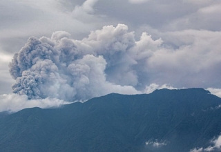 indonesia volcano eruption kills 11 hikers, 12 missing